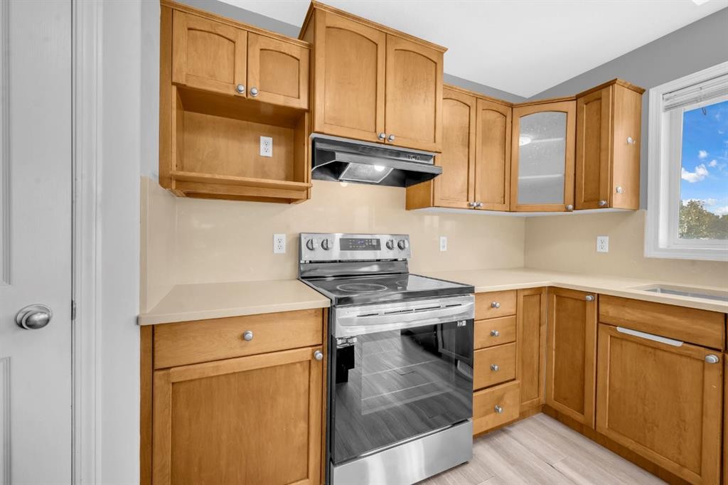171 Willowbrook Drive Nw, Airdrie, AB - Indoor Photo Showing Kitchen