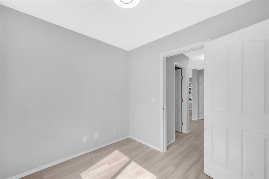 171 Willowbrook Drive Nw, Airdrie, AB - Indoor Photo Showing Other Room