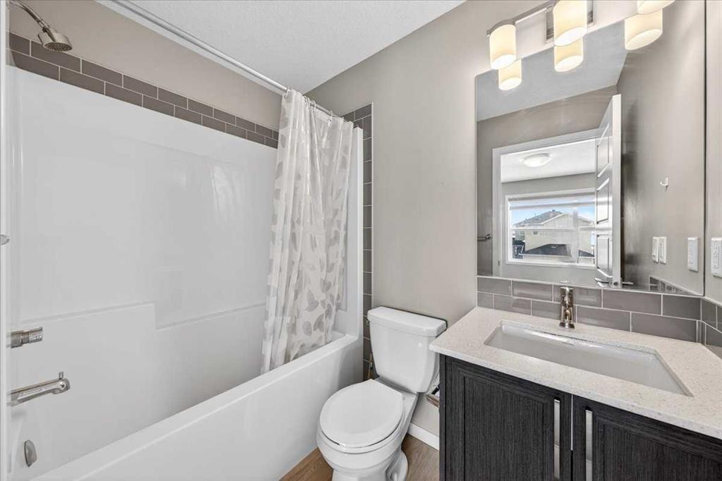 168 Corner Meadows Way Ne, Calgary, AB - Indoor Photo Showing Bathroom