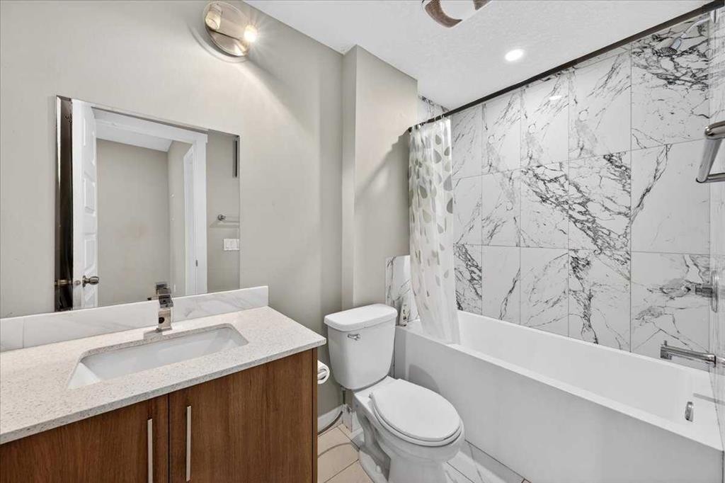 168 Corner Meadows Way Ne, Calgary, AB - Indoor Photo Showing Bathroom