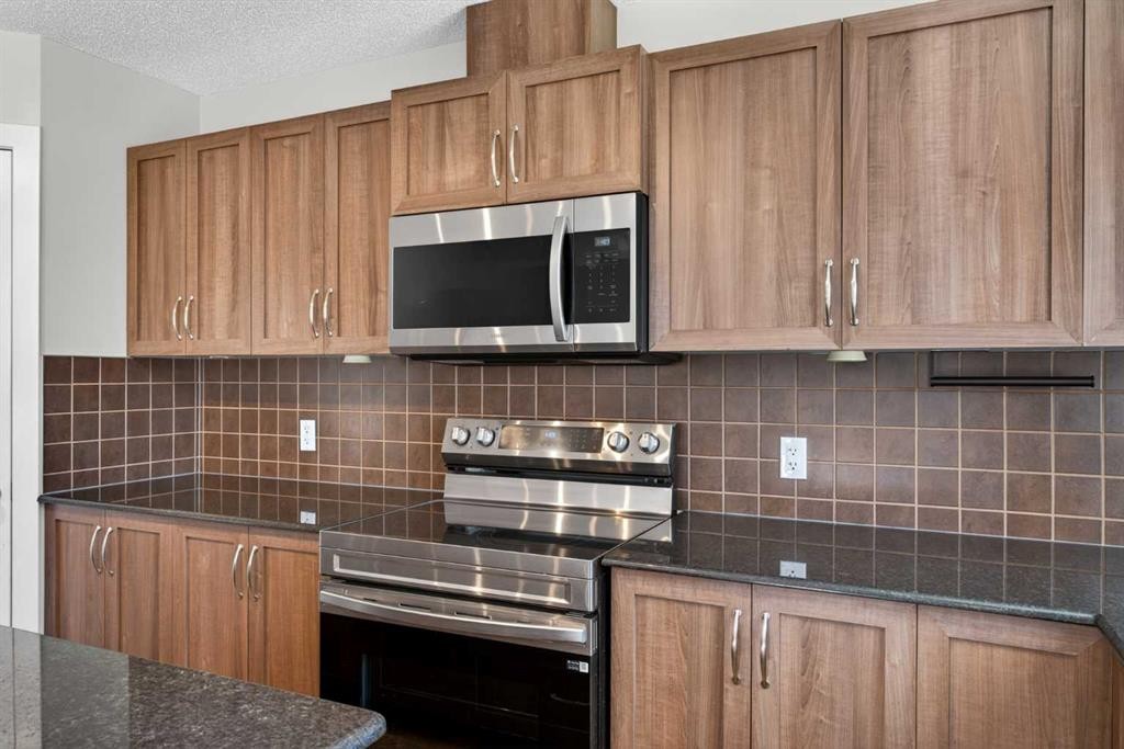 43 Sage Hill Way Nw, Calgary, AB - Indoor Photo Showing Kitchen