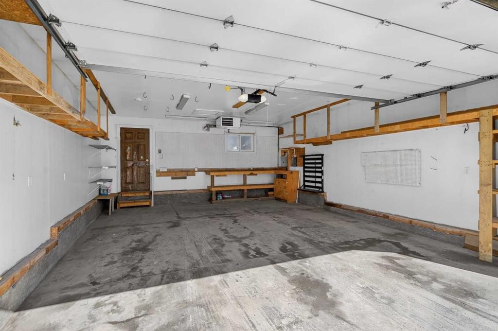 43 Sage Hill Way Nw, Calgary, AB - Indoor Photo Showing Garage