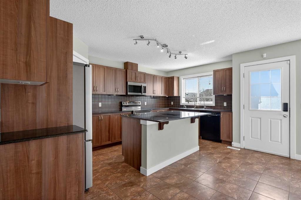 43 Sage Hill Way Nw, Calgary, AB - Indoor Photo Showing Kitchen