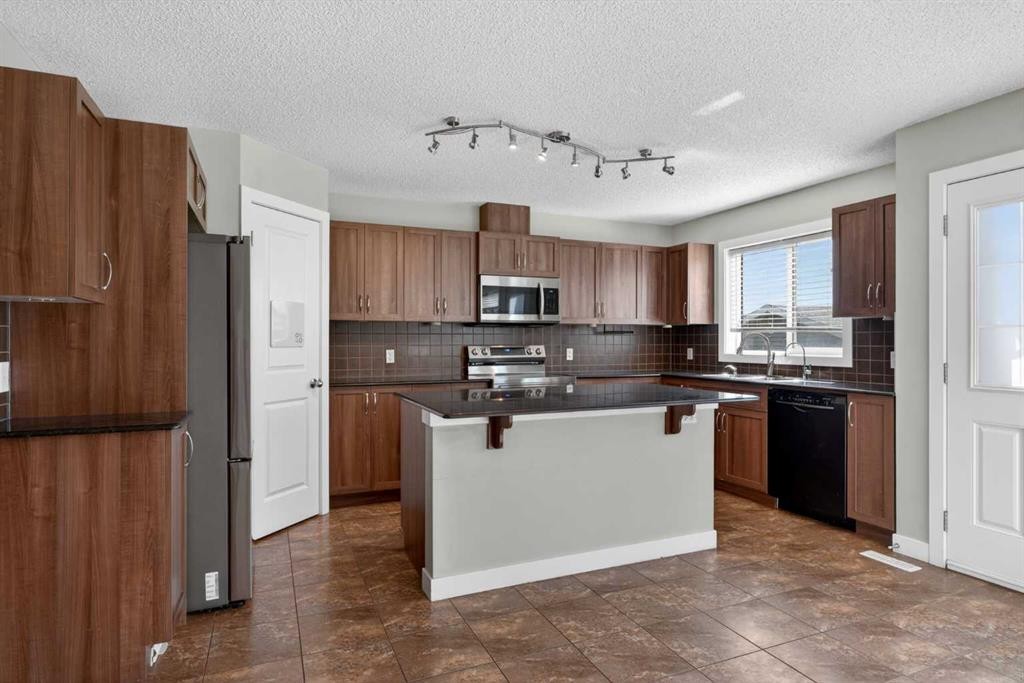 43 Sage Hill Way Nw, Calgary, AB - Indoor Photo Showing Kitchen