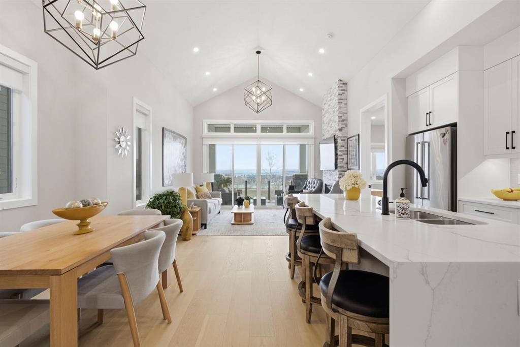 408 Crestridge Common Sw, Calgary, AB - Indoor