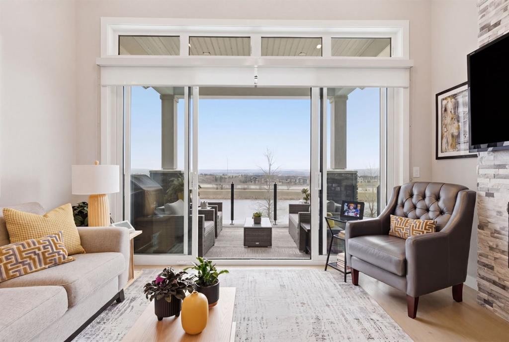 408 Crestridge Common Sw, Calgary, AB - Indoor Photo Showing Living Room