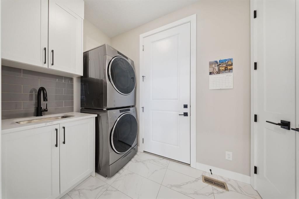 408 Crestridge Common Sw, Calgary, AB - Indoor Photo Showing Laundry Room