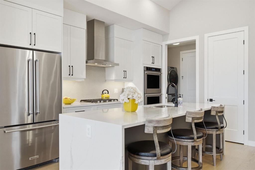 408 Crestridge Common Sw, Calgary, AB - Indoor Photo Showing Kitchen With Upgraded Kitchen