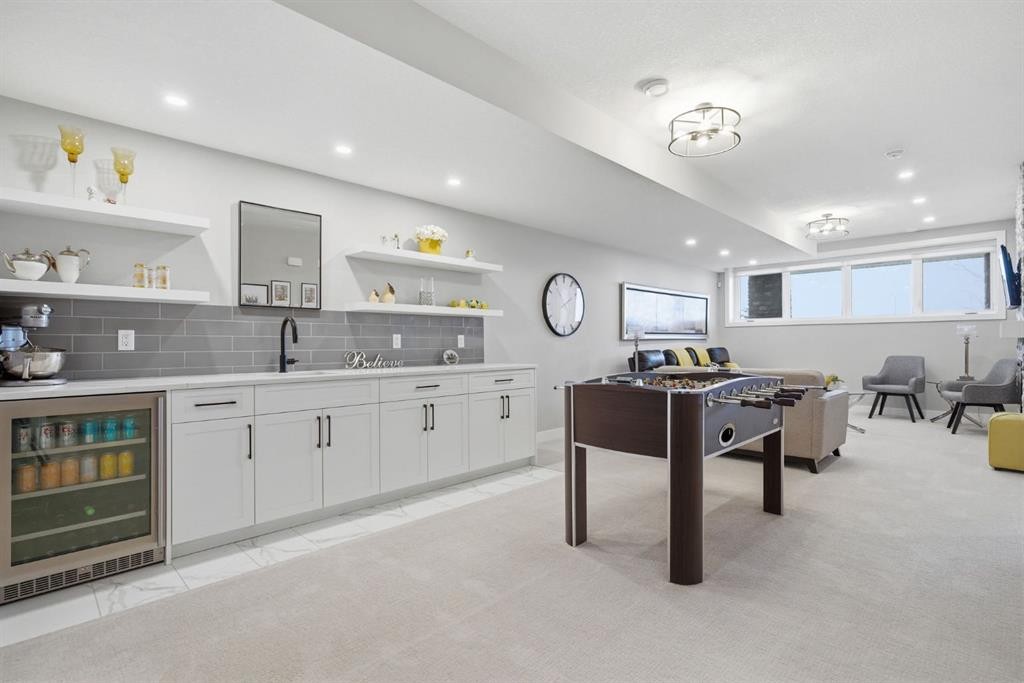 408 Crestridge Common Sw, Calgary, AB - Indoor Photo Showing Other Room