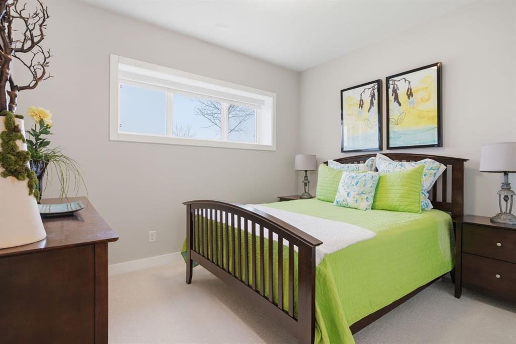 408 Crestridge Common Sw, Calgary, AB - Indoor Photo Showing Bedroom