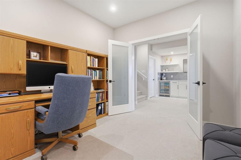 408 Crestridge Common Sw, Calgary, AB - Indoor Photo Showing Office