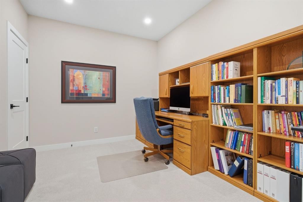 408 Crestridge Common Sw, Calgary, AB - Indoor Photo Showing Office