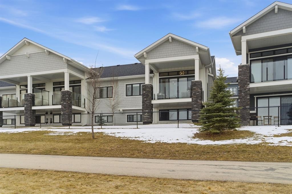 408 Crestridge Common Sw, Calgary, AB - Outdoor With Facade