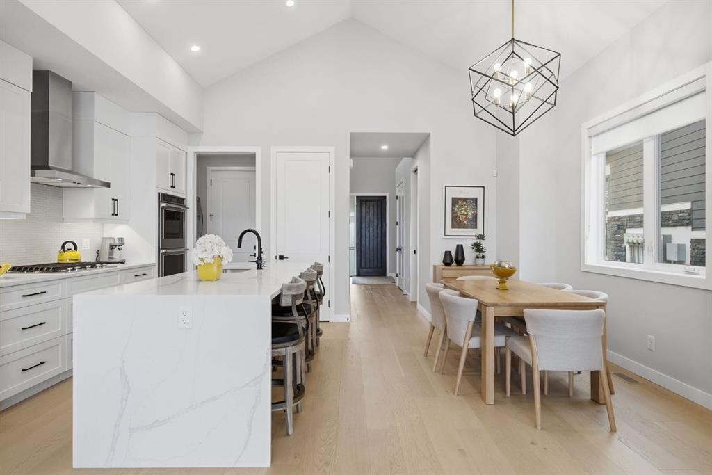 408 Crestridge Common Sw, Calgary, AB - Indoor