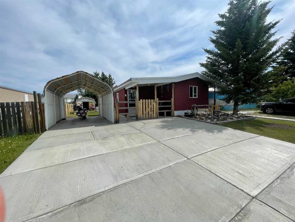 39 Southridge Crescent, Didsbury, AB - Outdoor