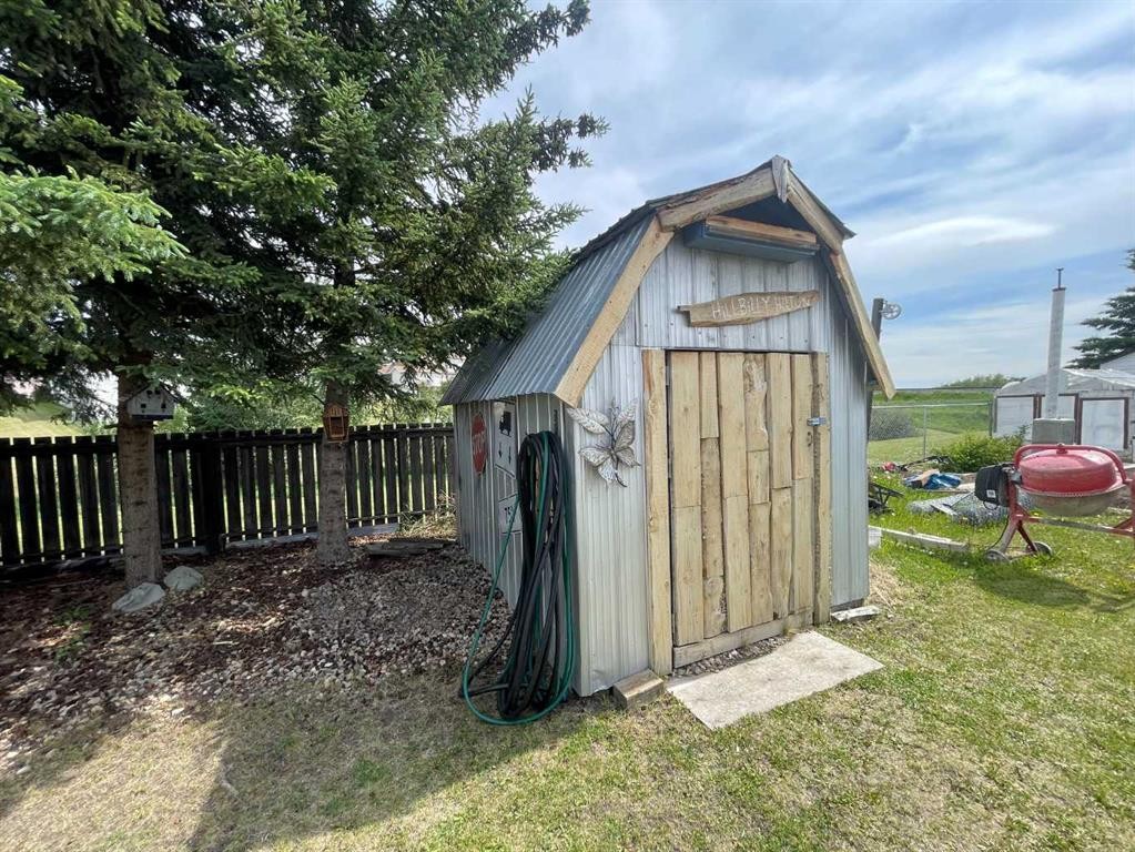 39 Southridge Crescent, Didsbury, AB - Outdoor