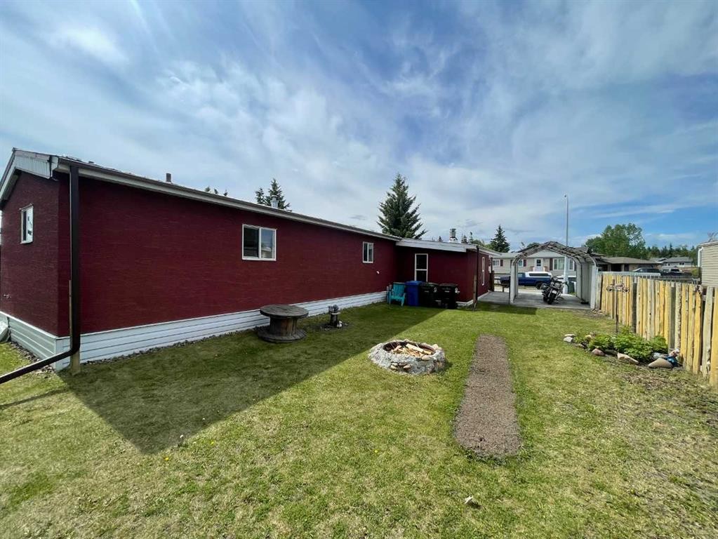 39 Southridge Crescent, Didsbury, AB - Outdoor