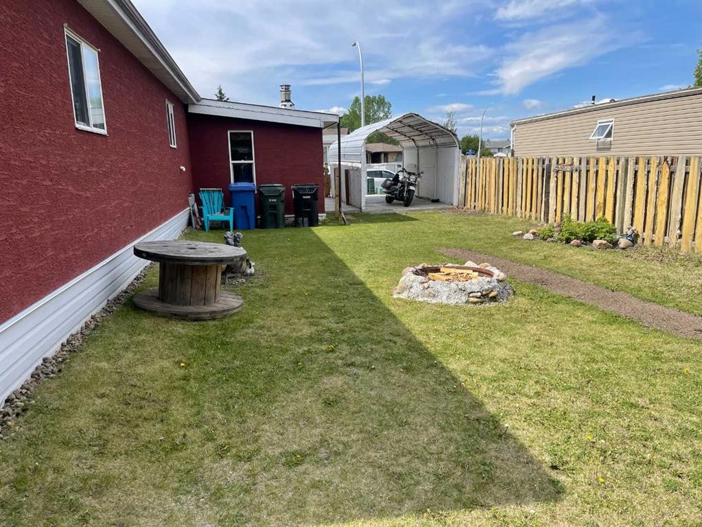 39 Southridge Crescent, Didsbury, AB - Outdoor With Deck Patio Veranda With Exterior