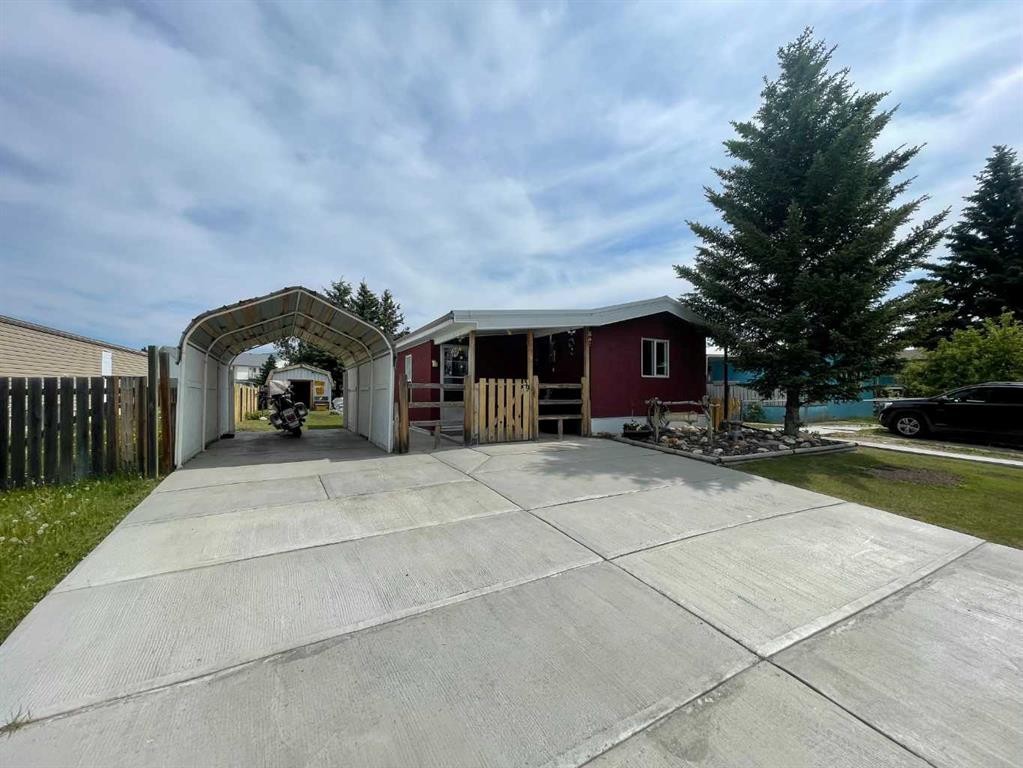 39 Southridge Crescent, Didsbury, AB - Outdoor