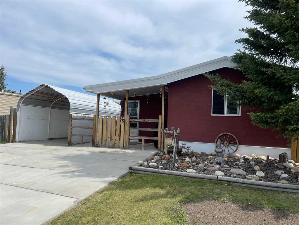 39 Southridge Crescent, Didsbury, AB - Outdoor
