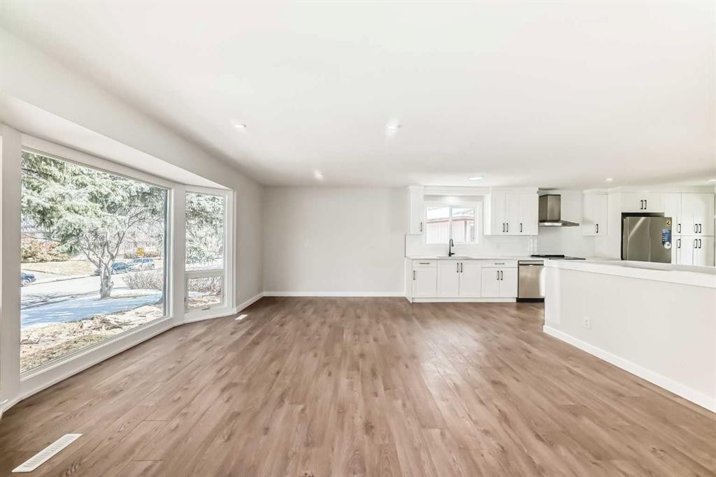 5173 Whitestone Road Ne, Calgary, AB - Indoor Photo Showing Kitchen