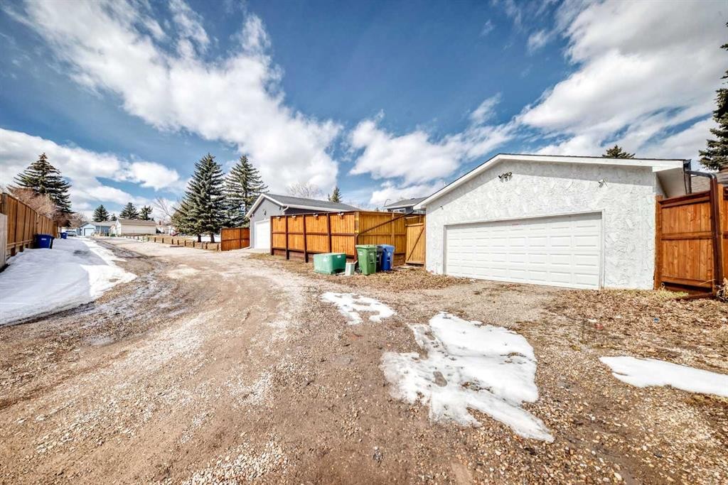 5173 Whitestone Road Ne, Calgary, AB - Outdoor