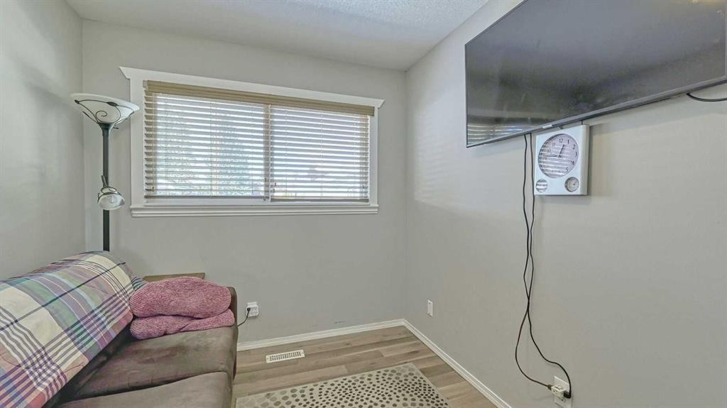 64 Midglen Drive Se, Calgary, AB - Indoor