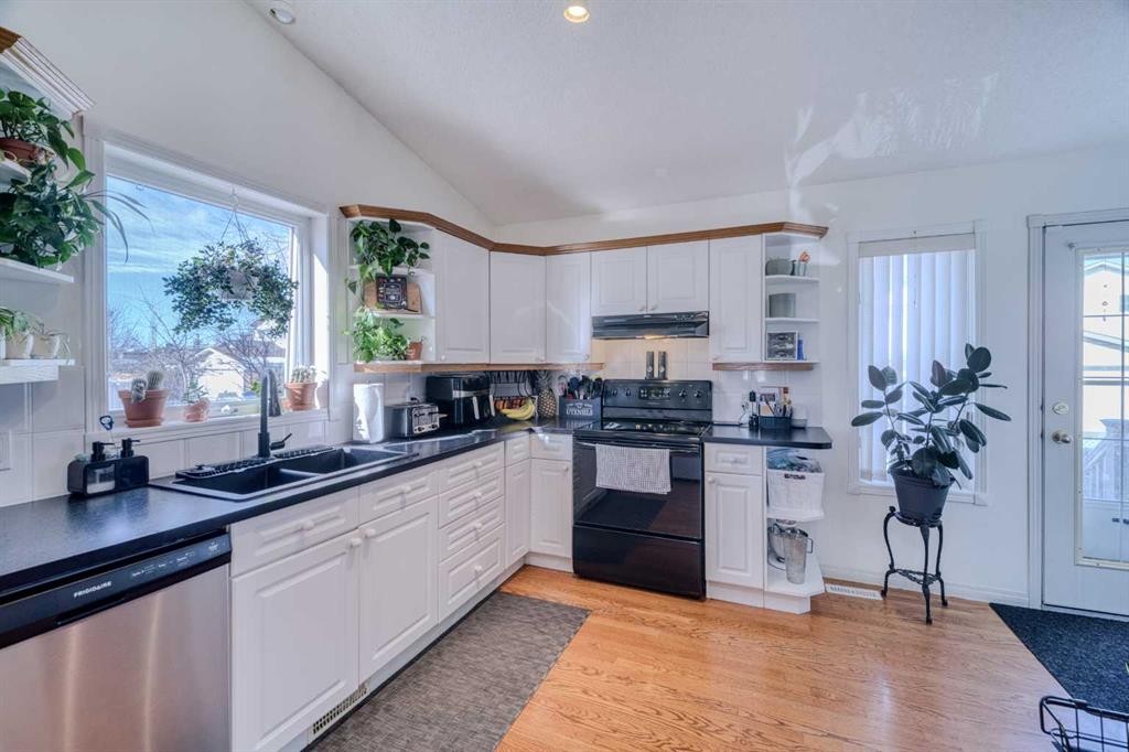 239 Arbour Wood Close Nw, Calgary, AB - Indoor Photo Showing Kitchen With Double Sink