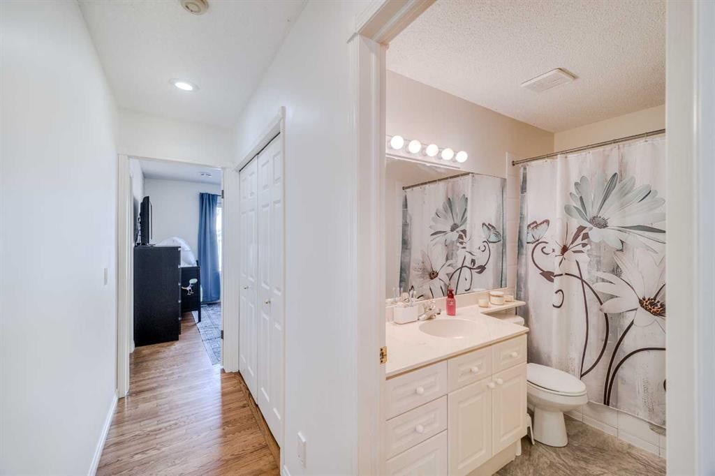 239 Arbour Wood Close Nw, Calgary, AB - Indoor Photo Showing Bathroom