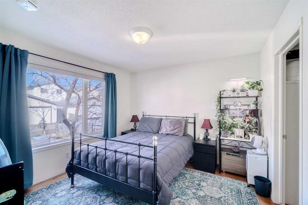 239 Arbour Wood Close Nw, Calgary, AB - Indoor Photo Showing Bedroom