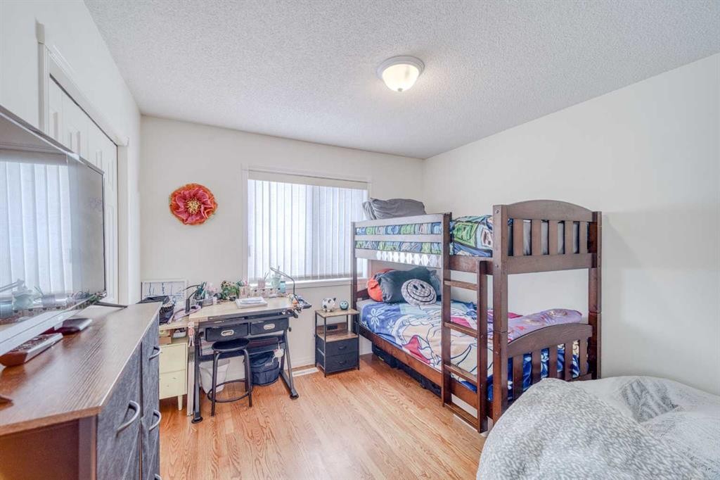 239 Arbour Wood Close Nw, Calgary, AB - Indoor Photo Showing Bedroom