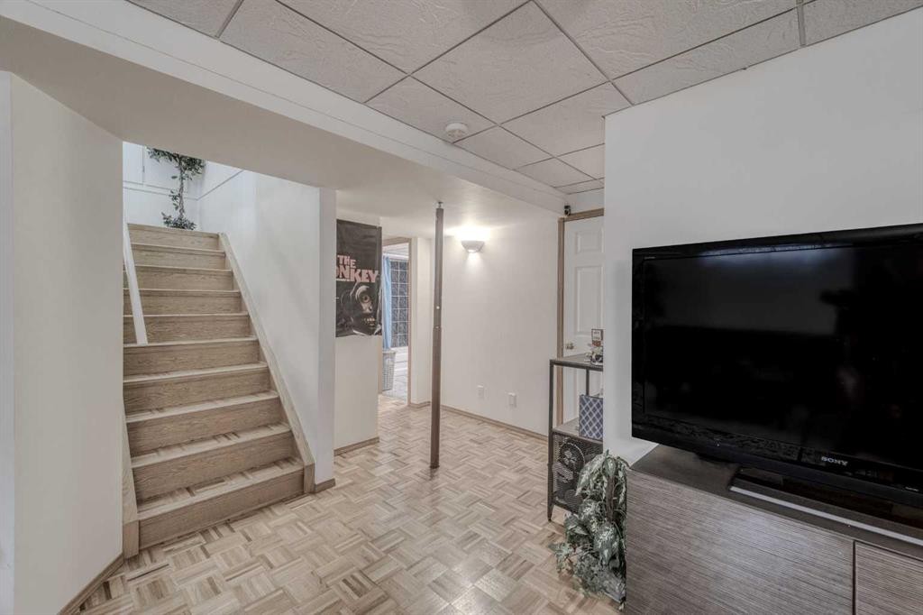 239 Arbour Wood Close Nw, Calgary, AB - Indoor