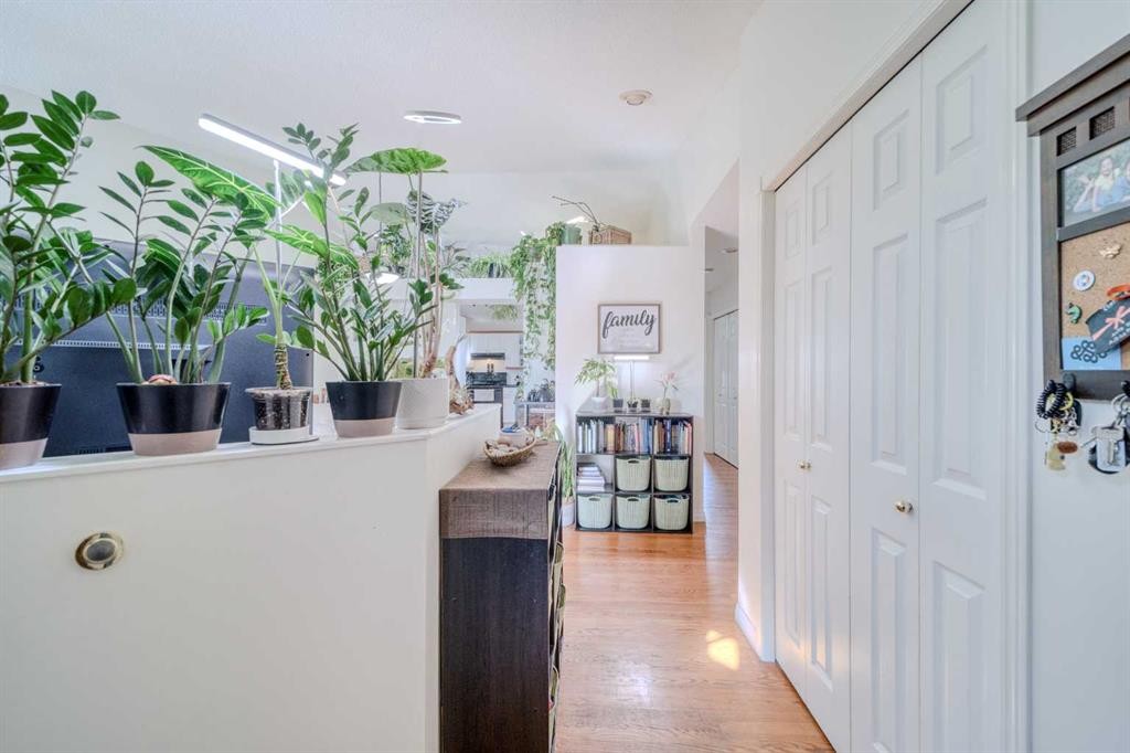 239 Arbour Wood Close Nw, Calgary, AB - Indoor Photo Showing Other Room