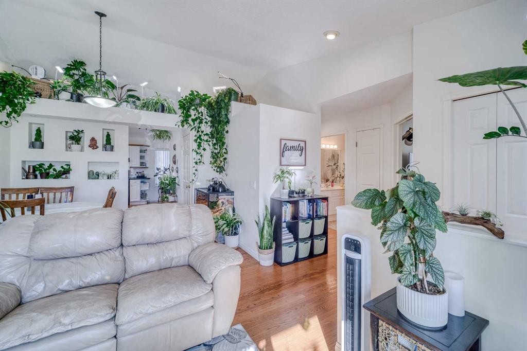 239 Arbour Wood Close Nw, Calgary, AB - Indoor Photo Showing Living Room