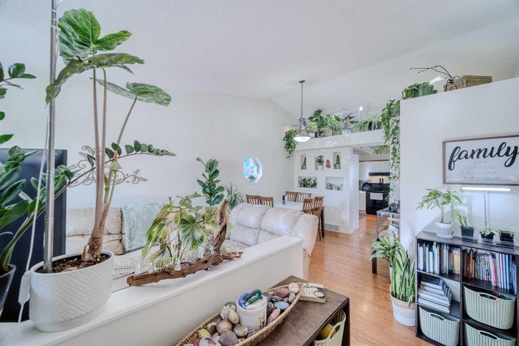 239 Arbour Wood Close Nw, Calgary, AB - Indoor Photo Showing Living Room