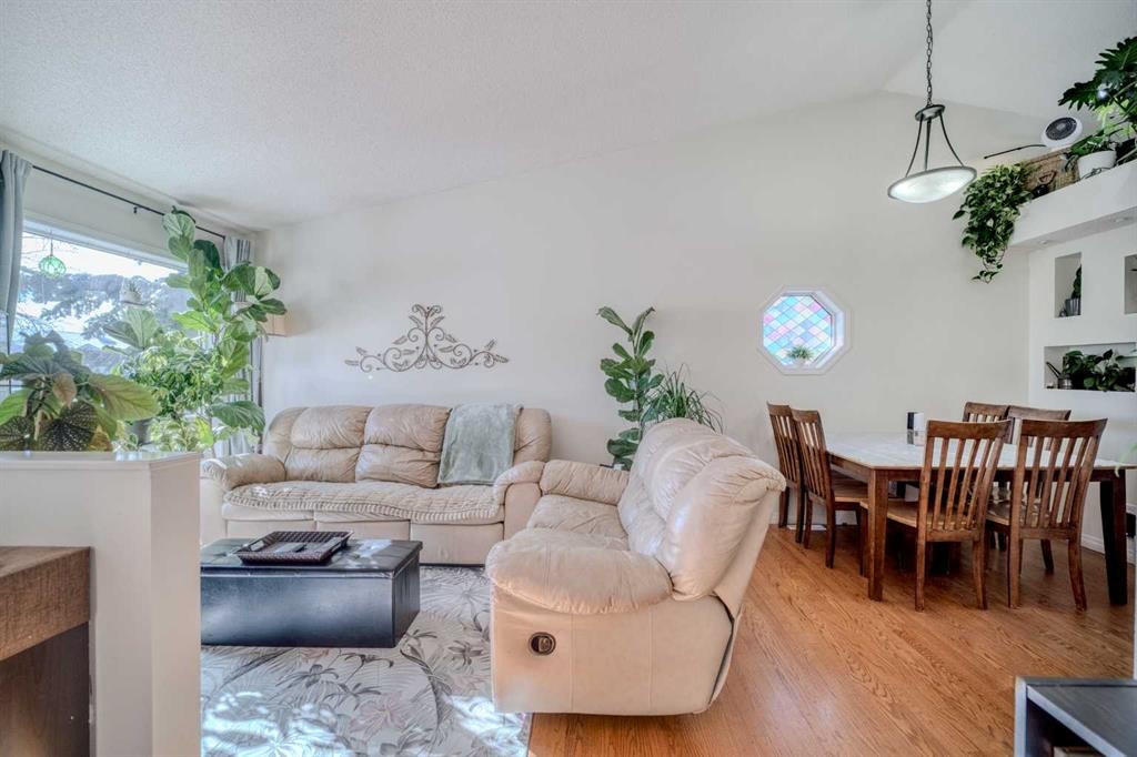 239 Arbour Wood Close Nw, Calgary, AB - Indoor Photo Showing Living Room