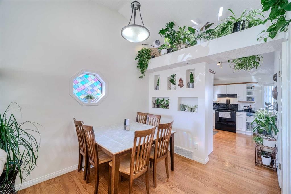 239 Arbour Wood Close Nw, Calgary, AB - Indoor Photo Showing Dining Room