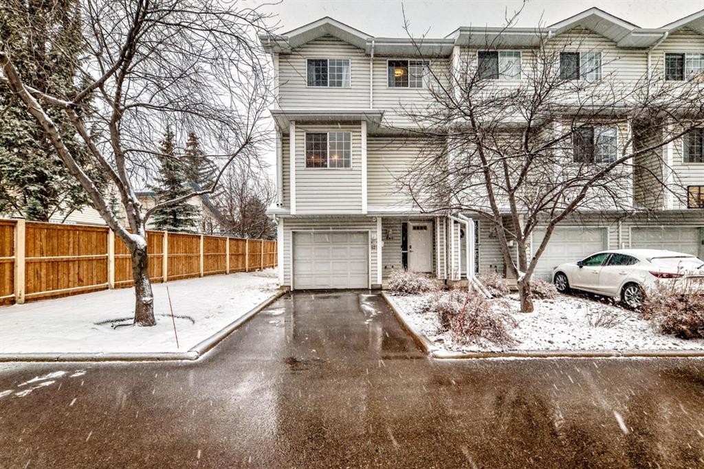 424 Hawkstone Manor Nw, Calgary, AB - Outdoor With Facade