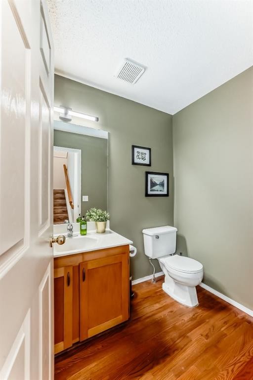424 Hawkstone Manor Nw, Calgary, AB - Indoor Photo Showing Bathroom