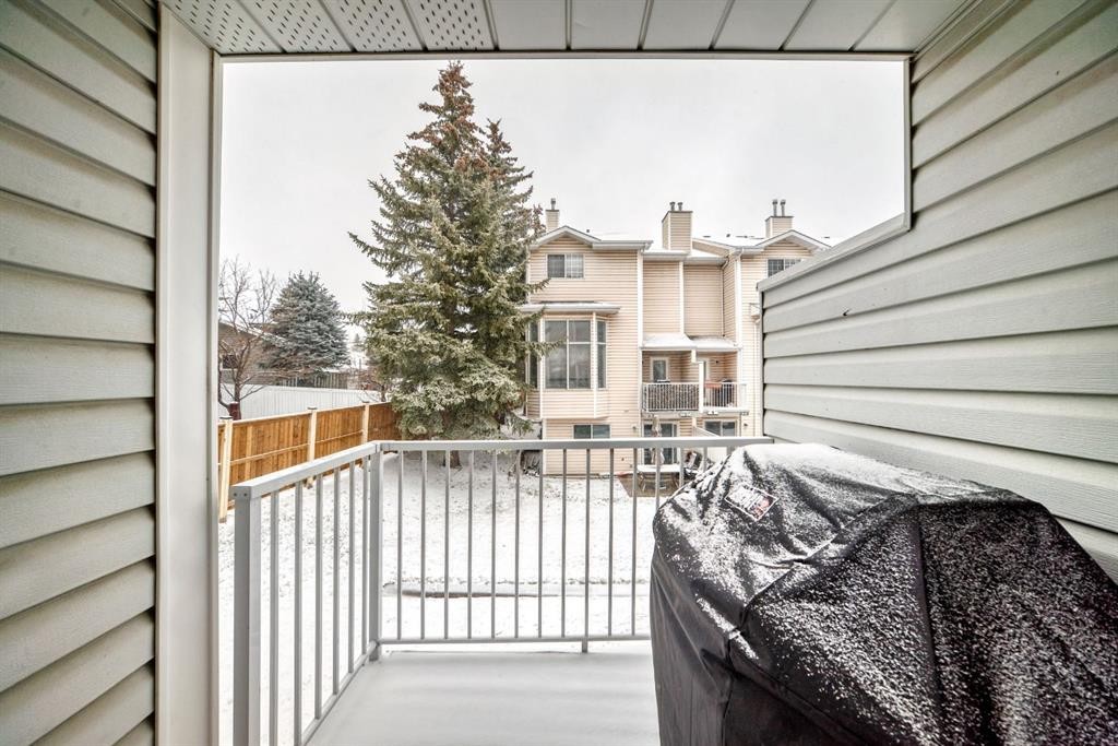 424 Hawkstone Manor Nw, Calgary, AB - Outdoor With Exterior