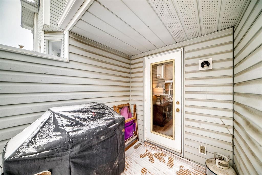 424 Hawkstone Manor Nw, Calgary, AB - Outdoor With Exterior