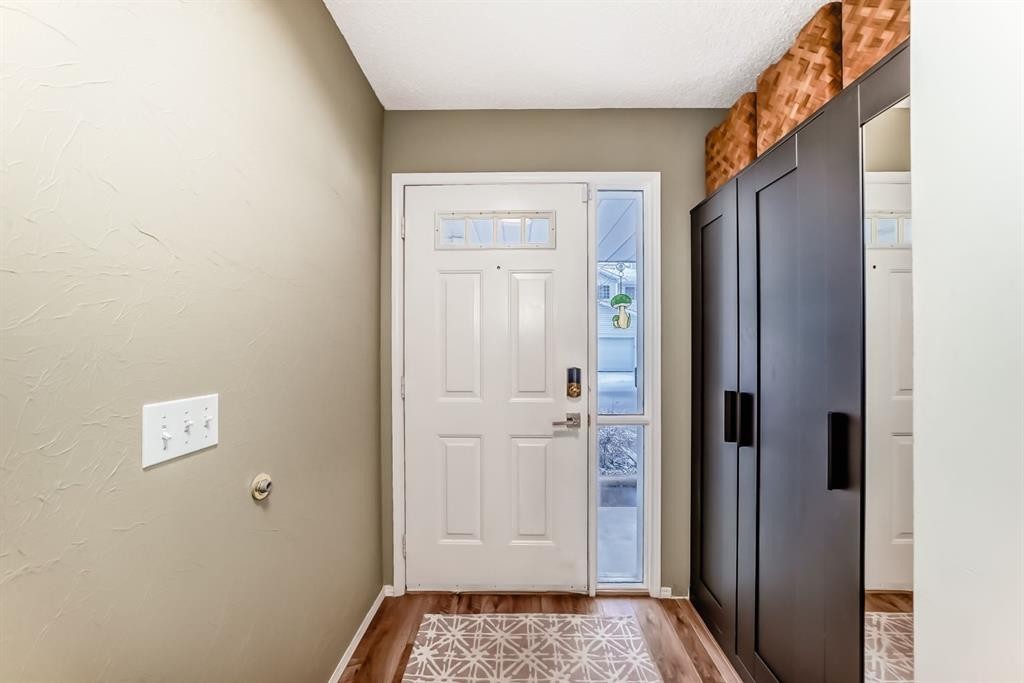 424 Hawkstone Manor Nw, Calgary, AB - Indoor Photo Showing Other Room
