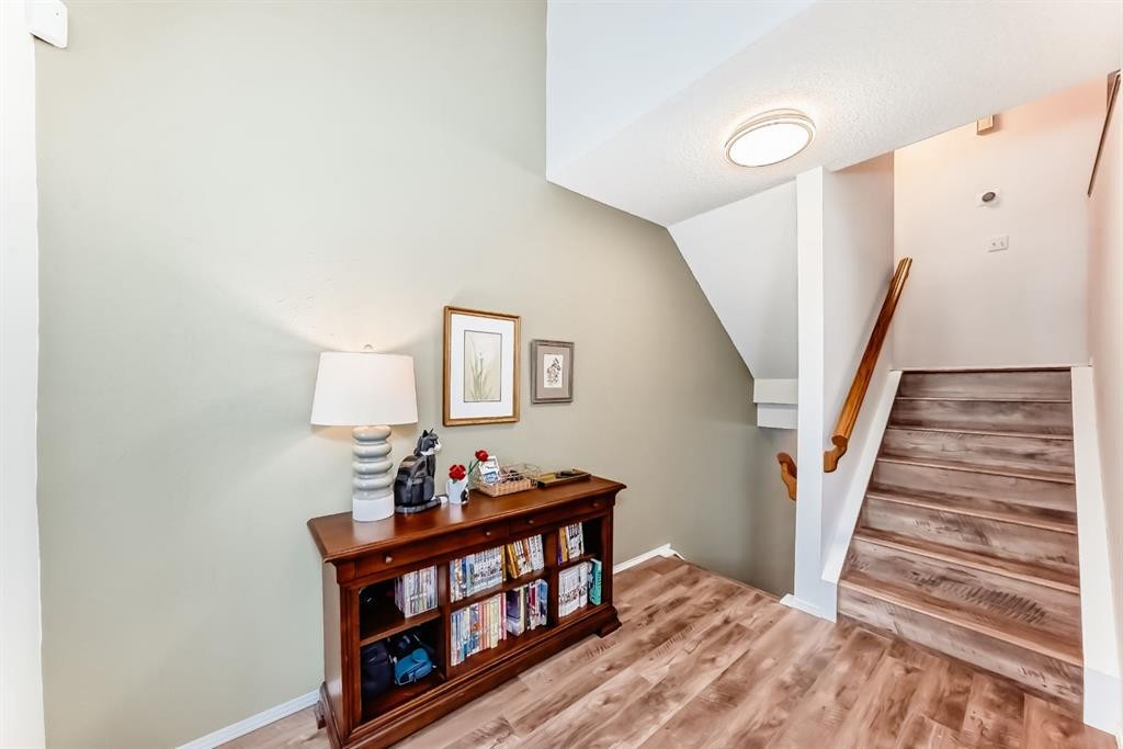 424 Hawkstone Manor Nw, Calgary, AB - Indoor Photo Showing Other Room