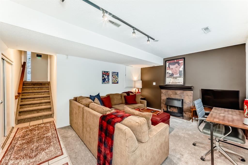 424 Hawkstone Manor Nw, Calgary, AB - Indoor With Fireplace
