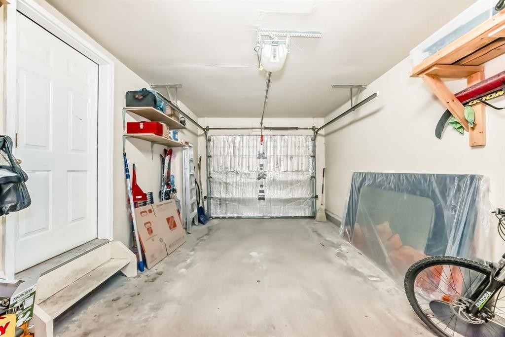 424 Hawkstone Manor Nw, Calgary, AB - Indoor Photo Showing Garage