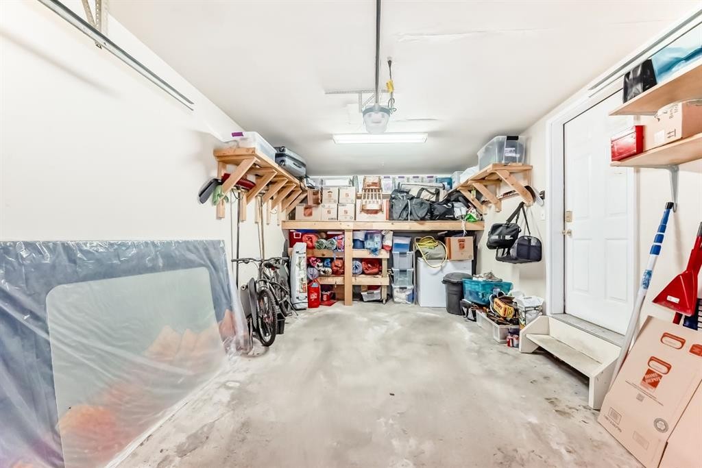424 Hawkstone Manor Nw, Calgary, AB - Indoor Photo Showing Garage