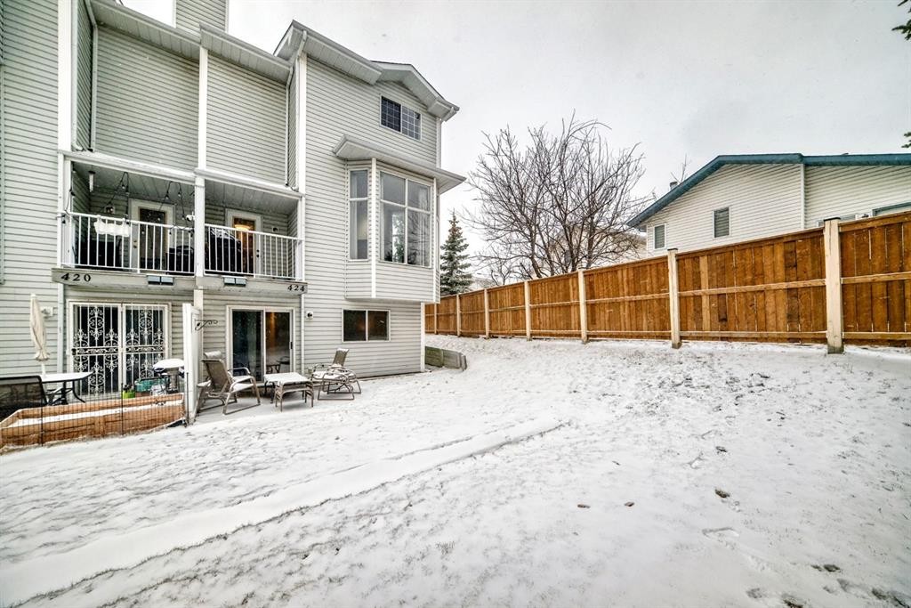 424 Hawkstone Manor Nw, Calgary, AB - Outdoor With Exterior