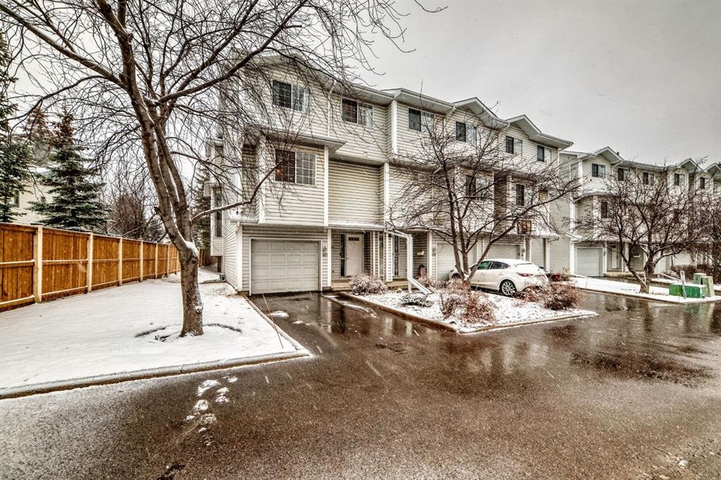 424 Hawkstone Manor Nw, Calgary, AB - Outdoor