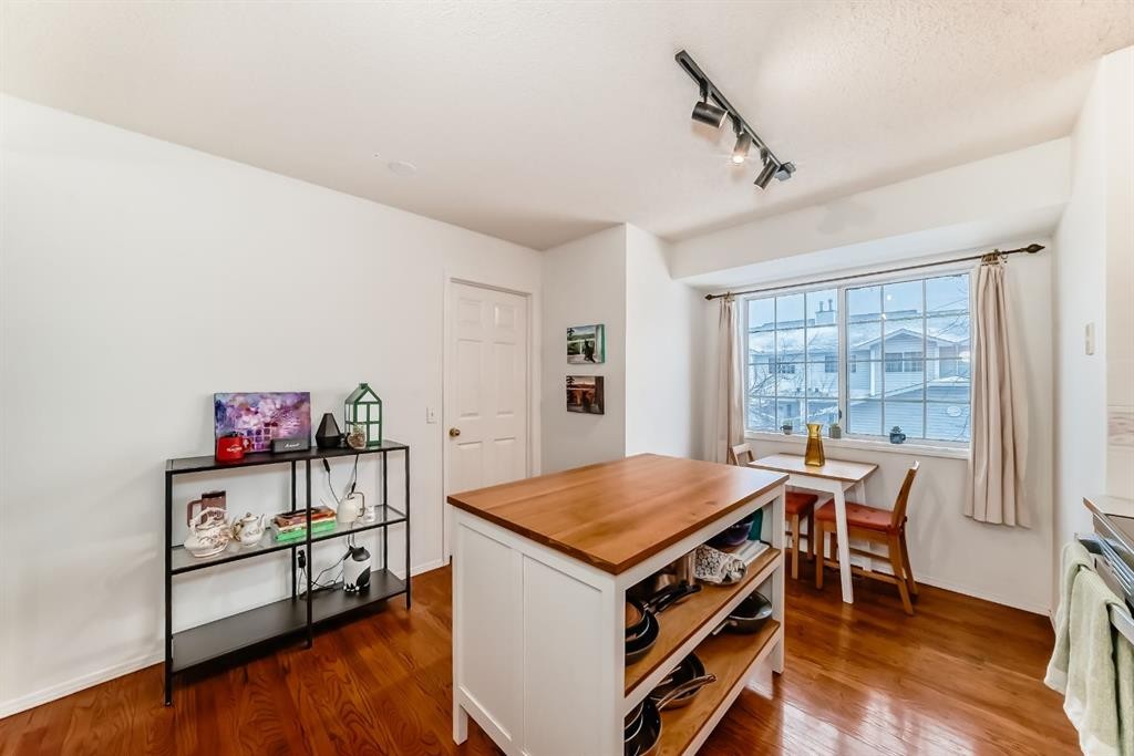 424 Hawkstone Manor Nw, Calgary, AB - Indoor