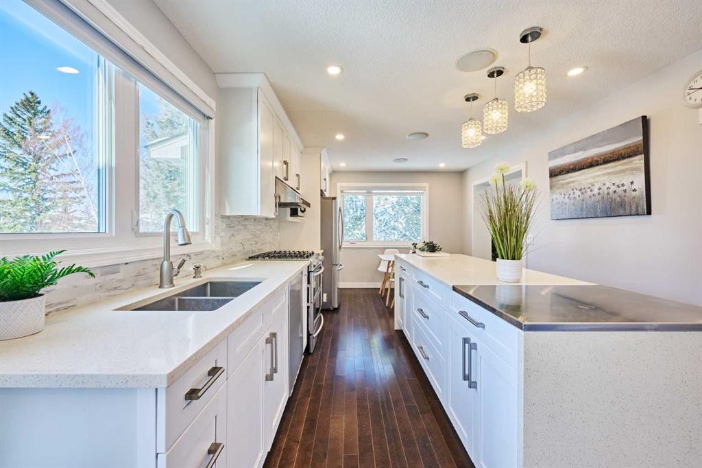 103 Pump Hill Road Sw, Calgary, AB - Indoor Photo Showing Kitchen With Double Sink With Upgraded Kitchen